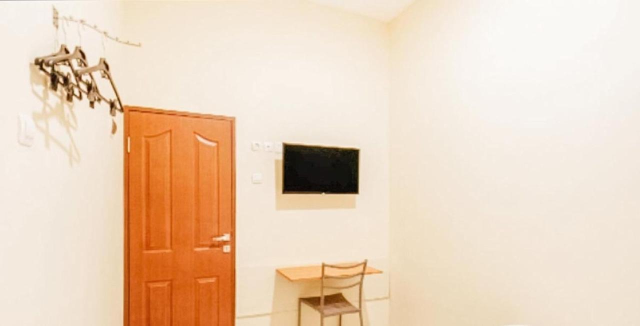 Reddoorz Near Bg Junction Surabaya Hotel Exterior photo