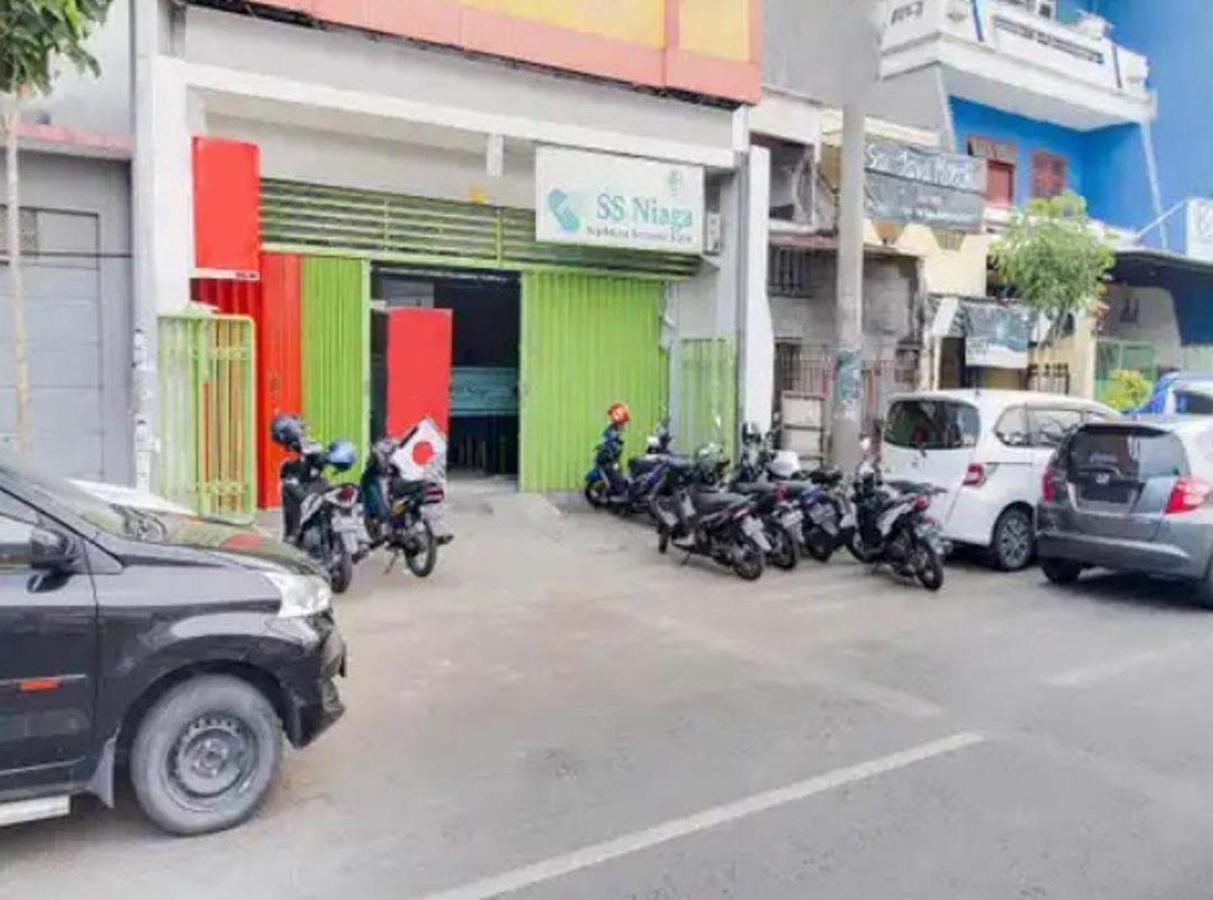 Reddoorz Near Bg Junction Surabaya Hotel Exterior photo